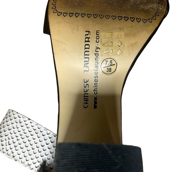 Chinese Laundry Balance Black and White Single Strap Sandals - Picture 10 of 11